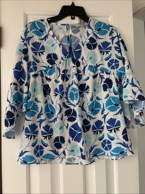 EUC CROSBY by Mollie Burch White Blue Floral V-Neck Ruffle Sleeve Blouse